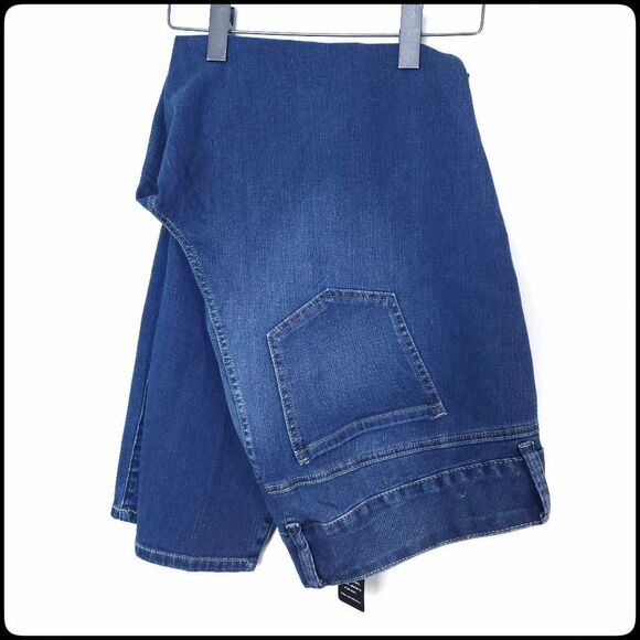 TORRID New With Tags Medium Blue Wash Whiskered Stretch Skinny Jeggings Size 22T - Picture 1 of 7